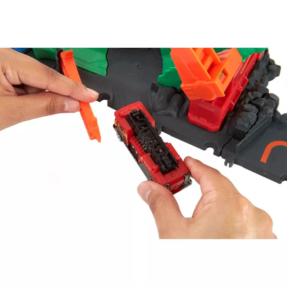Игровой набор Хот Вилс Атака огненого дракона Hot Wheels Dragon Drive Firefight